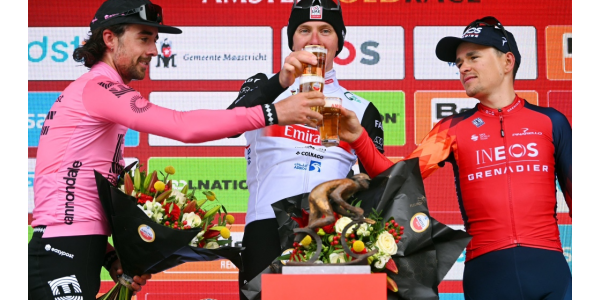 Tadej Pogacar gewinnt solo